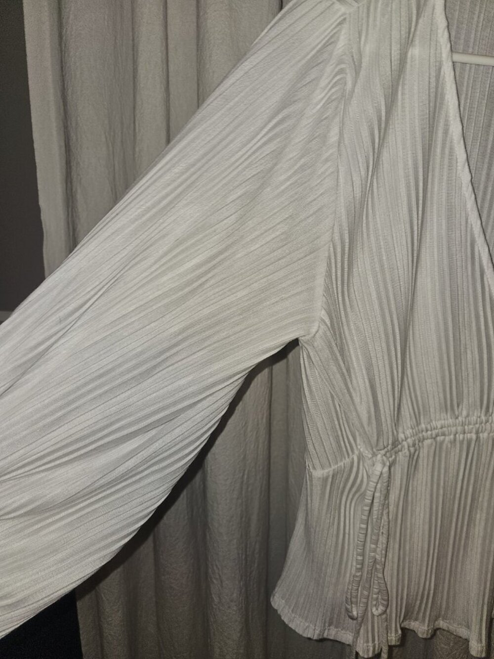 Express White Ribbed V-Neck Ruched Sleeve Drawstring Top Size S - Picture 2 of 5